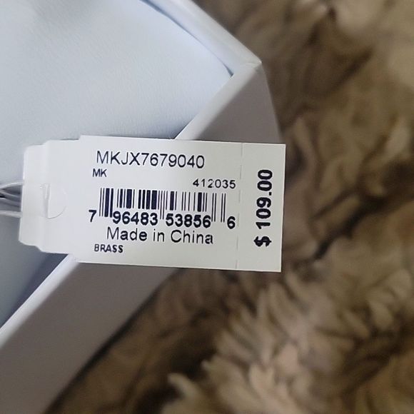 NWT🏷️ MICHAEL KORS Pave Heart Skinny Hinged Bangle in silver - Picture 4 of 7